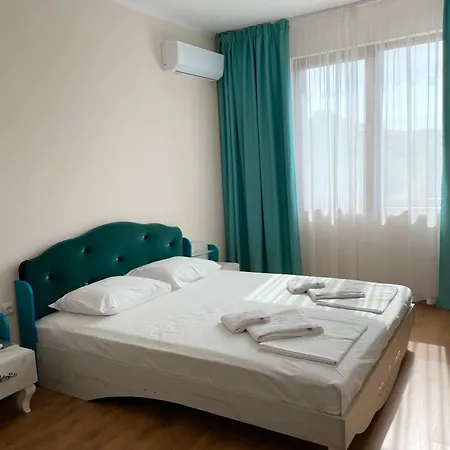 Long Sunny Apartament Shkorpilovtsi