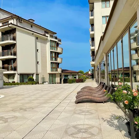 Long Sunny Apartament Shkorpilovtsi