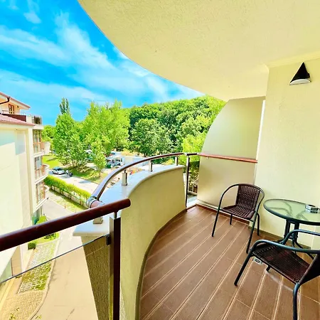 Long Sunny Apartament Shkorpilovtsi