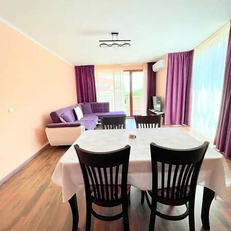 Long Sunny Apartament Shkorpilovtsi