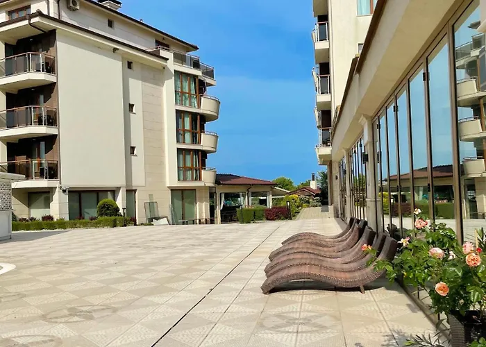 Long Sunny Apartment Shkorpilovtsi