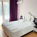 Long Sunny Apartment Shkorpilovtsi