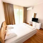 Long Sunny Apartment *