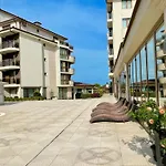 Long Sunny Apartment Shkorpilovtsi