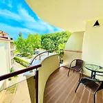 Long Sunny Apartment Shkorpilovtsi